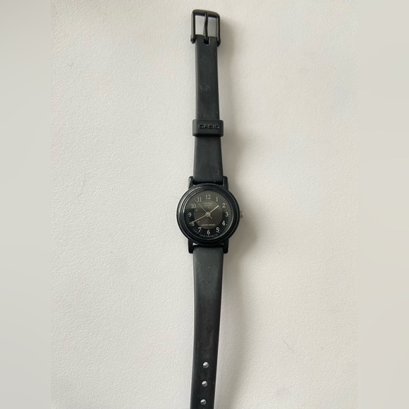 Casio Women's LQ139A-1B3 Black Thin Timeless Casual Classic Analog Watch - Picture 2 of 4